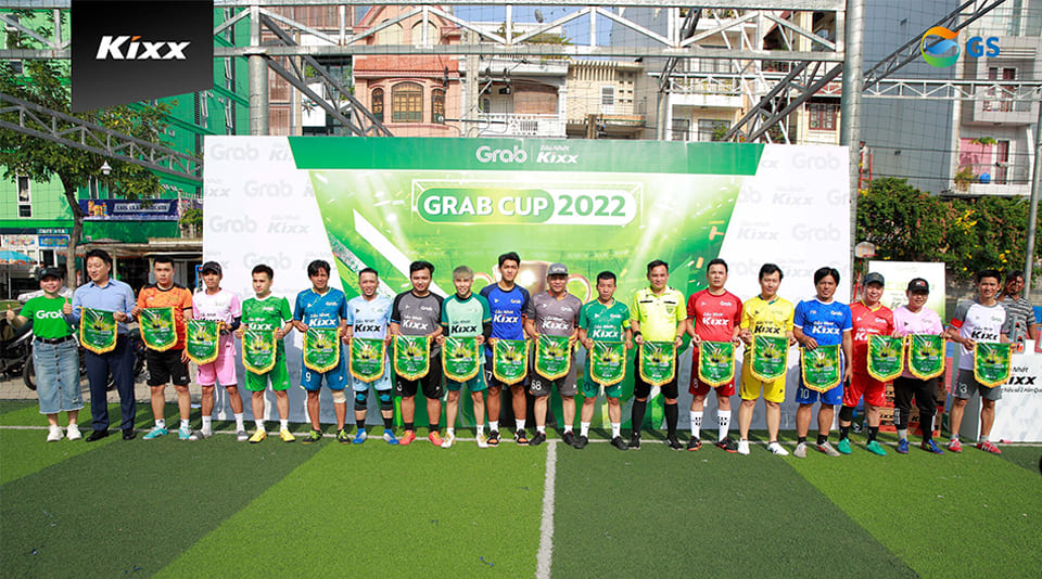 Grab Cup contestants in a line holding green and yellow Grab-branded sashes.