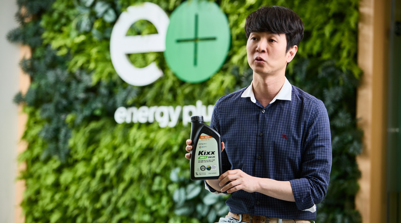 Image 3 | Kixx Newsroom Kwan Hee Choi holds up a bottle of Kixx BIO1 as he discusses its makeup.